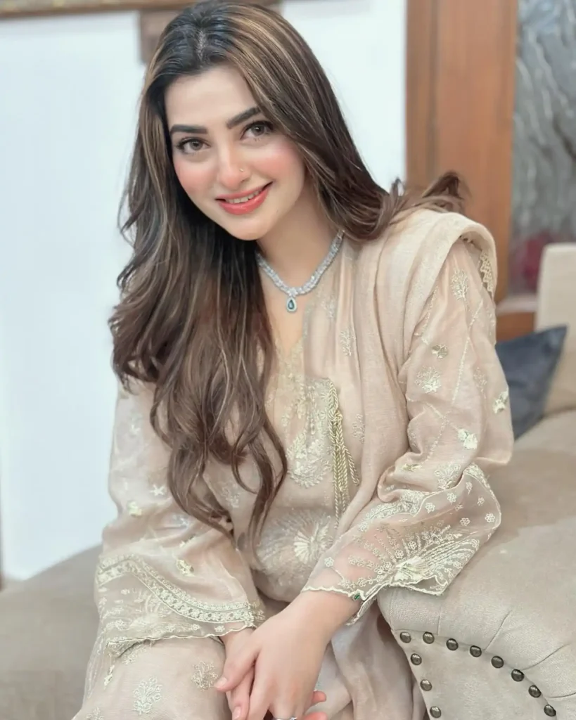 beautiful instagram indian cute girl pic