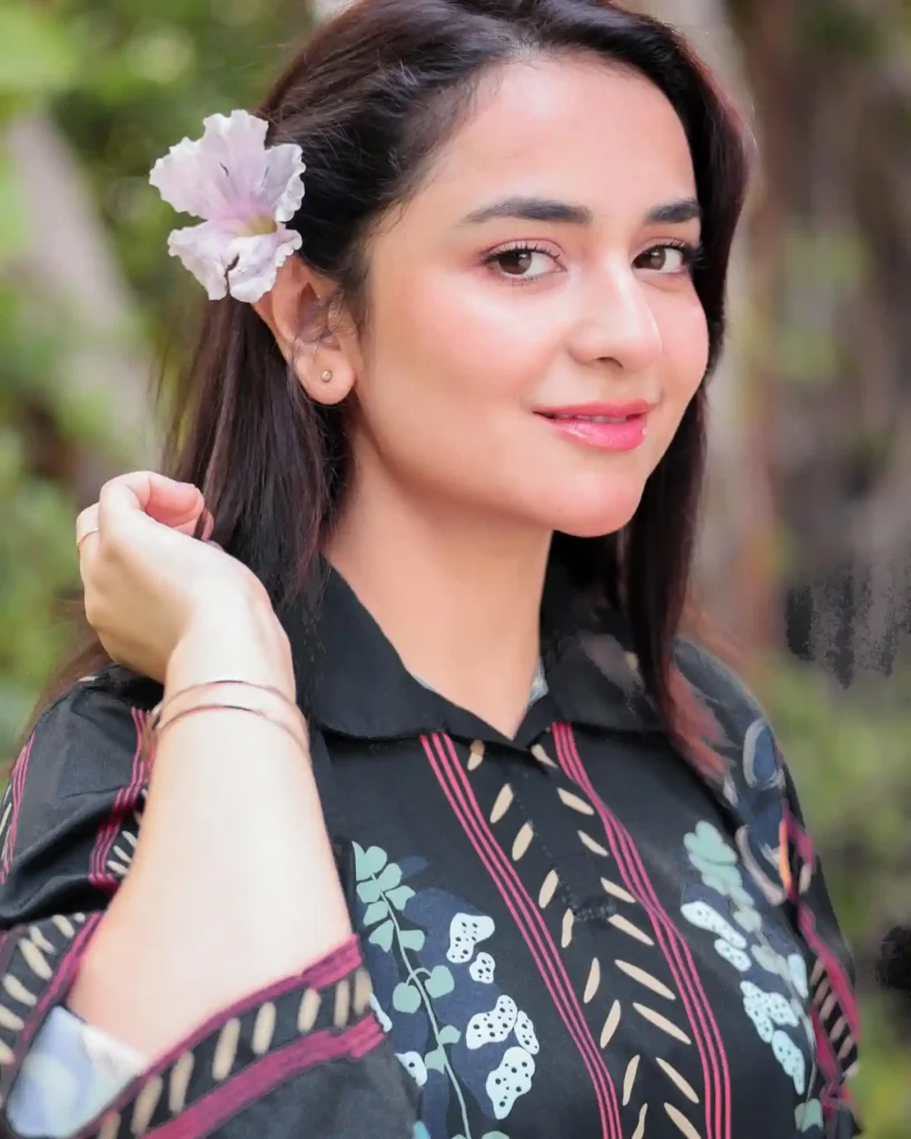 black and white cute girl dp