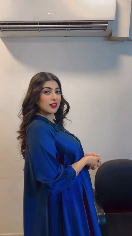 black colour cute girl dp