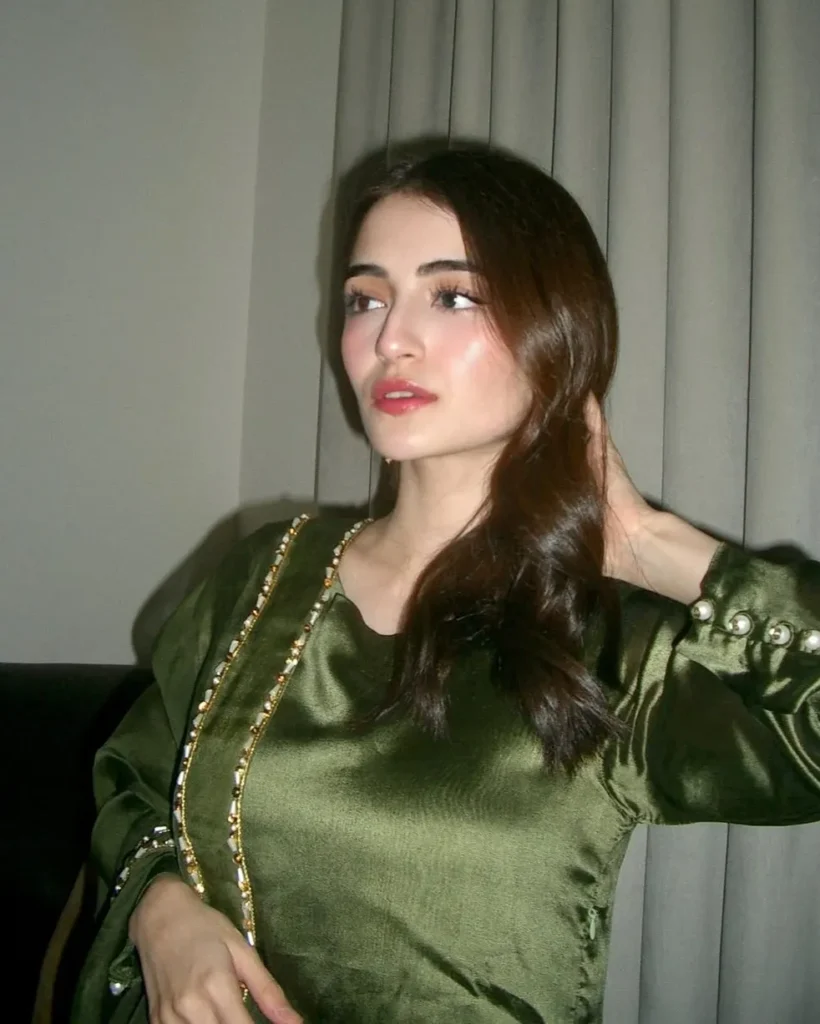black colour cute girl dp