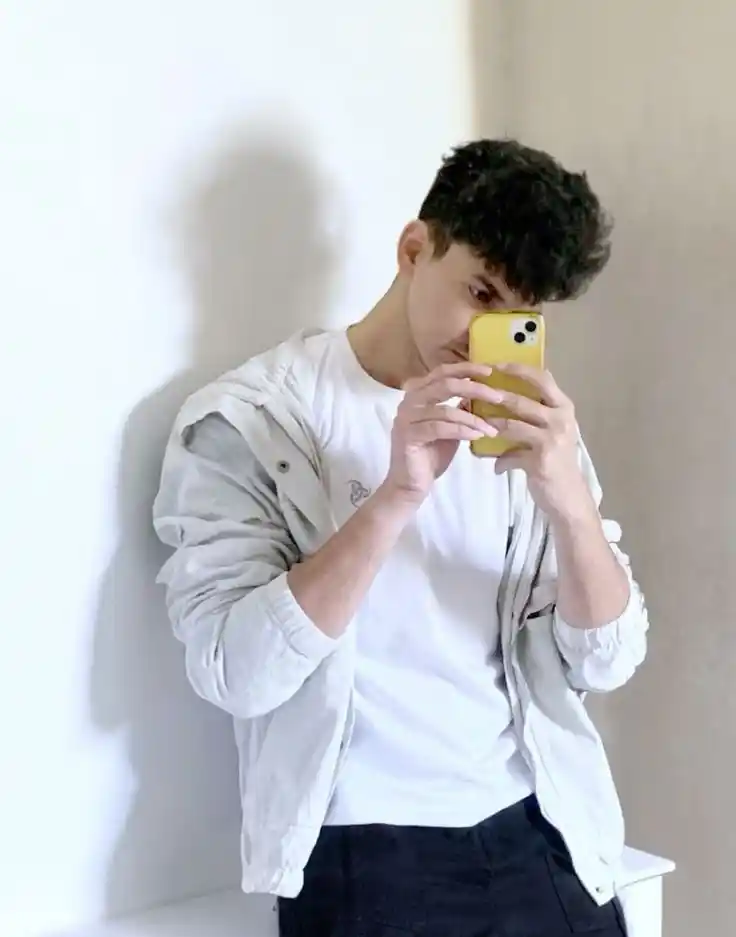boys dp back pose