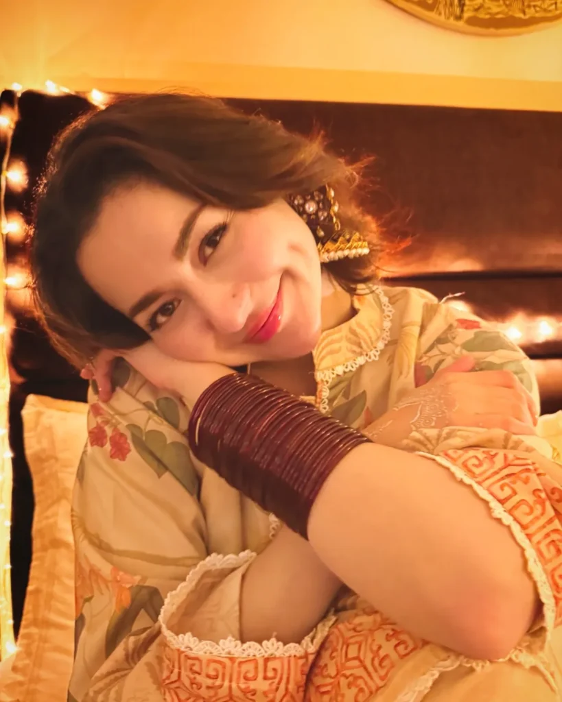 cute girl dp alone
