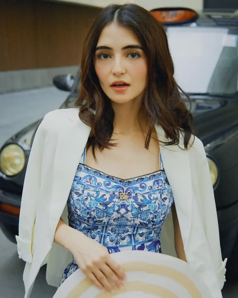 cute girl pic attitude dp