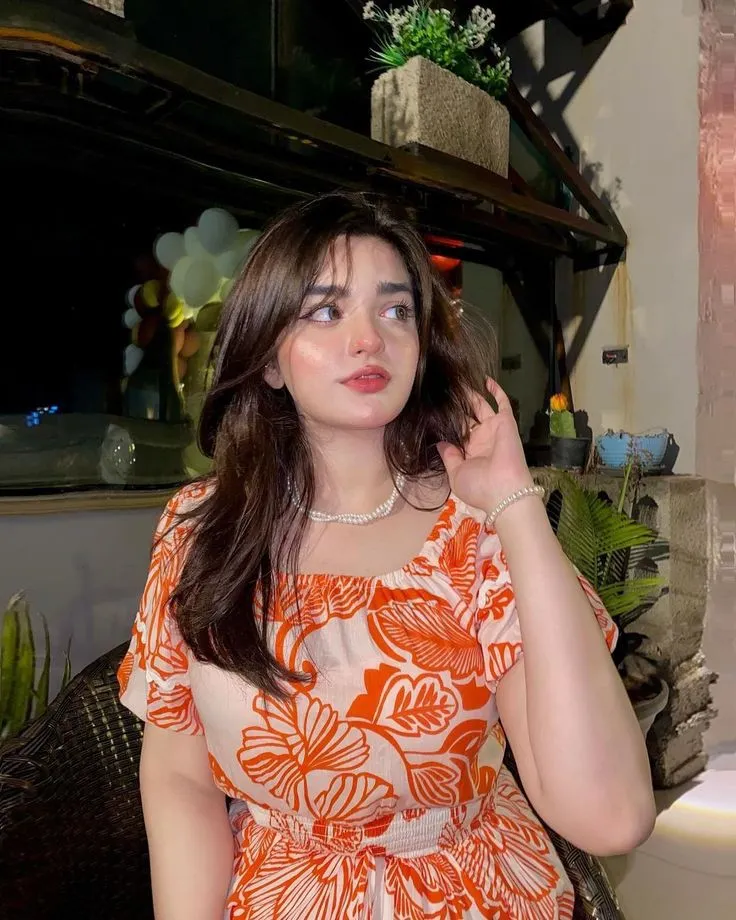 ek ladki ka photo