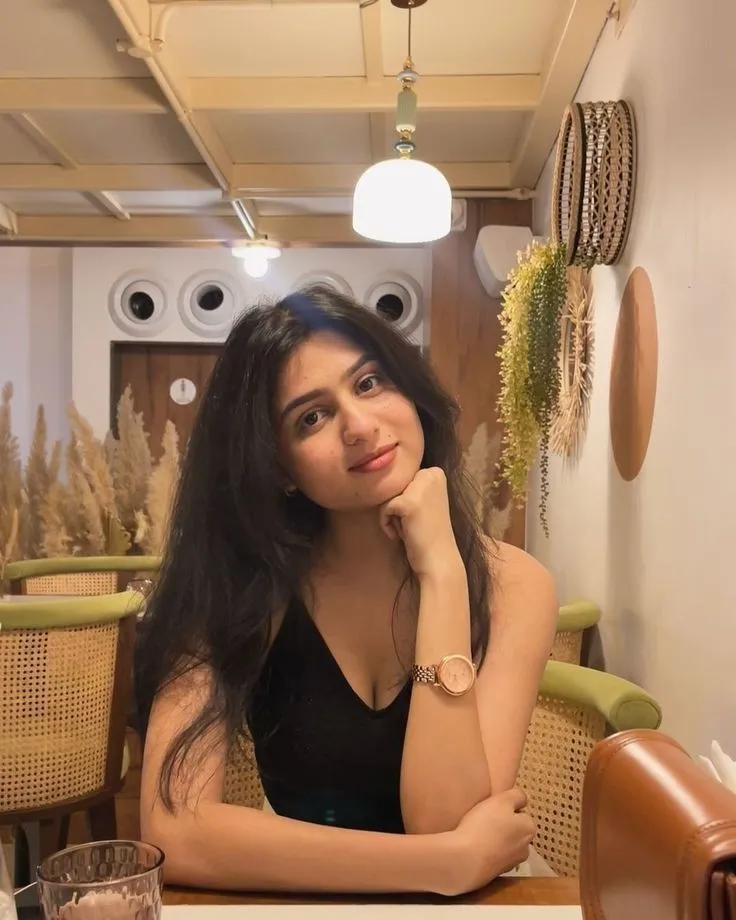 ek ladki ki photo
