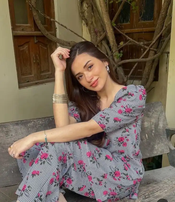 ladki ka photo attitude wala