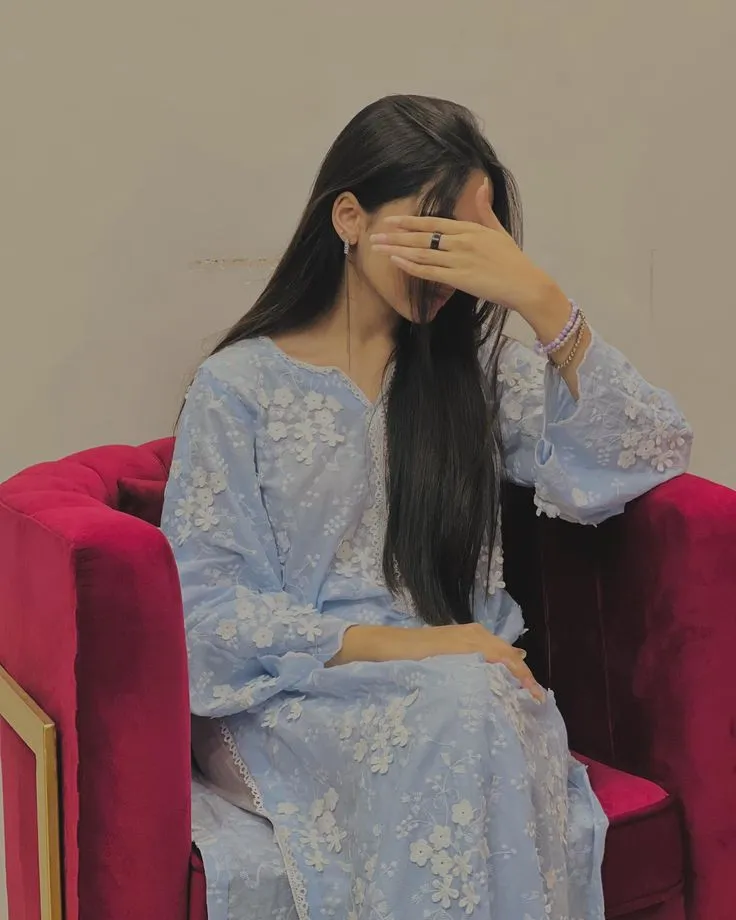 ladki ka photo attitude