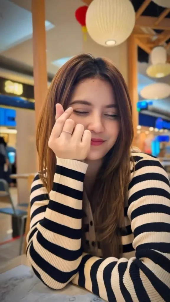 ladki ki dp acchi si