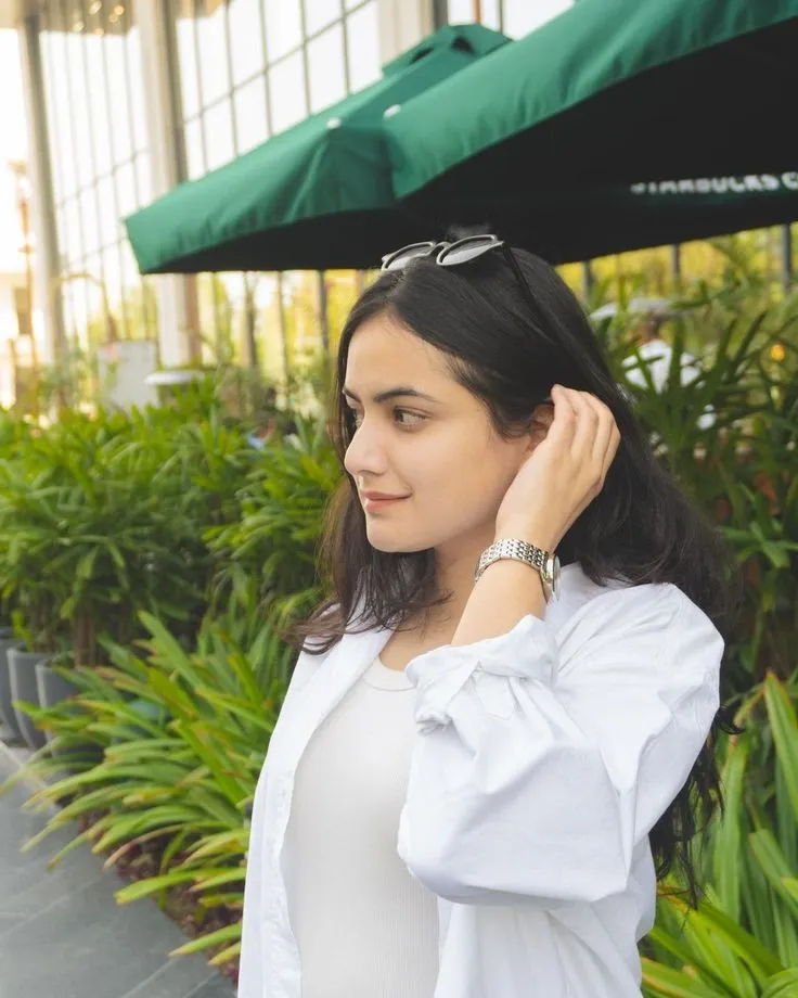 simple ladki ka photo