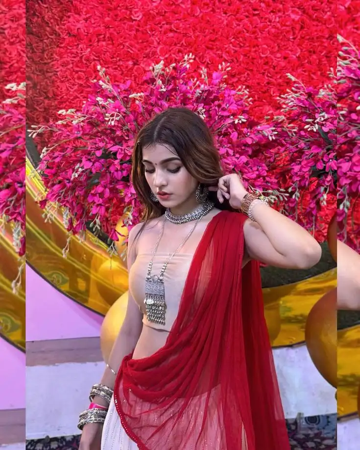 simple ladki ki photo